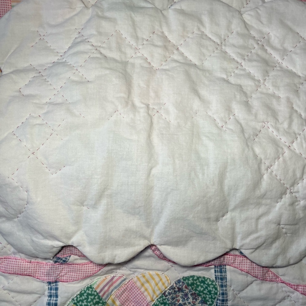 Vintage Easter Basket Scalloped Quilted Cloth Placemats and table Runner - Picture 7 of 15